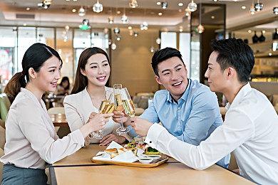 《猎天使魔女3》新截图公布 喜欢贝姐的新造型么